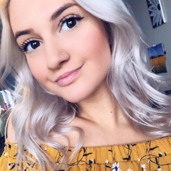 Meet your Posher, Danielle - Picture 1 of 1